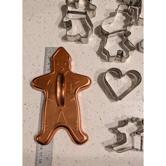 Vintage 1950s Assorted Metal Cookie Cutters Set Of 19 - Picture 9 of 16